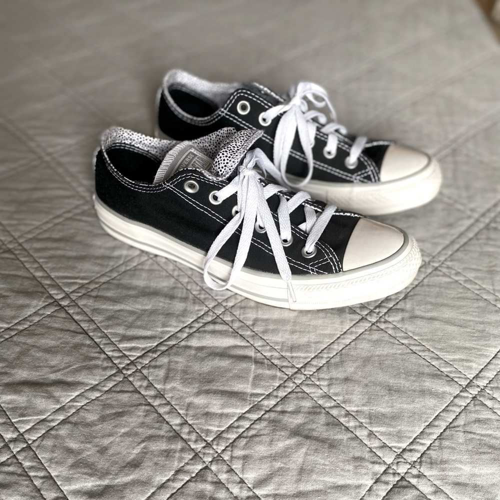 Black & White, Size 9 Converse